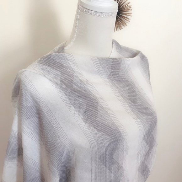 Brand New Calvin Klein Chevron Beach Cover-Up - Picture 3 of 4